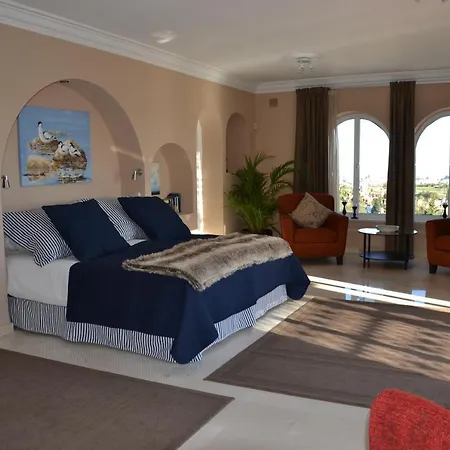 Villa Los Arcos